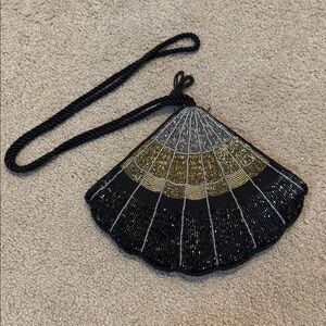 Finesse Vintage Elegant Black and Gold Beaded Shell Crossbody
